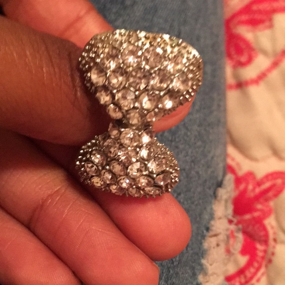 A bow ring - Picture 4 of 4